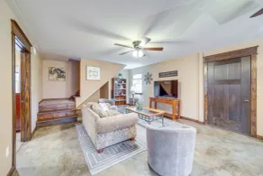 Hunt, Fish & Enjoy the Outdoors: Rural Atoka Home - Interior