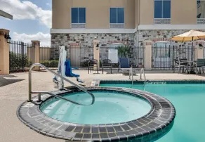 Holiday Inn Express & Suites San Antonio - Brooks City Base by IHG - Piscine