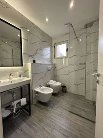 Peaky Hotel - Bathroom