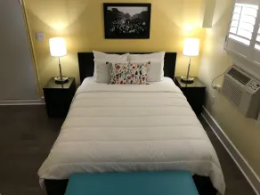 The Sherman Inn - Room