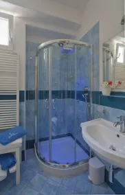 Room in B&B - Ischia, 1 Relaxing Doubles Hotel Imperamare - Badezimmer
