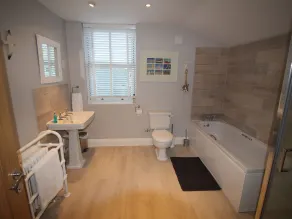 Alpen Rose Cottage - Bathroom