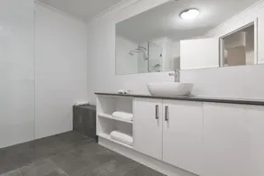 Quest West End - Bathroom