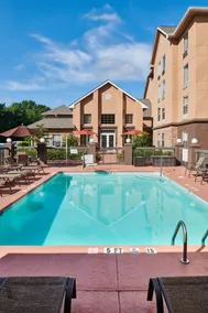 Hampton Inn & Suites Chapel Hill/Durham, Area - Piscine