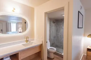 The Atlas Hotel & Lofts - Bathroom