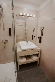 Republique - Bathroom