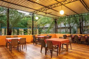 Dandeli Luxury Jungle Resort - Ristorazione all'aperto