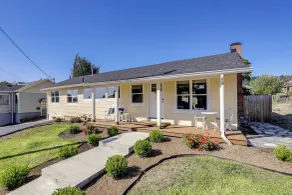 Walk to Dtwn Camas! Updated Home w/ Game Room - Interiør