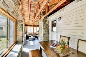 Cozy Autumn Cabin: 0.3 Mi to Houghton Lake - Interiør