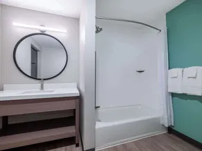 ECHO Suites Extended Stay by Wyndham Spartanburg - Bagno