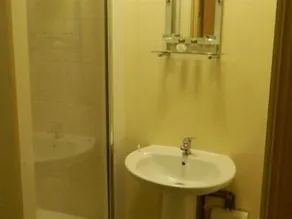 The Royal Oak - Bathroom