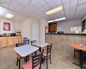 Econo Lodge - Hall
