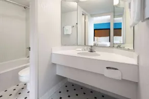 La Quinta Inn by Wyndham Pittsburgh Airport - Salle de bain