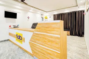 Fabhotel Golden Inn - Reception