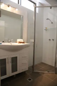 Quality Inn Dubbo International - Bathroom