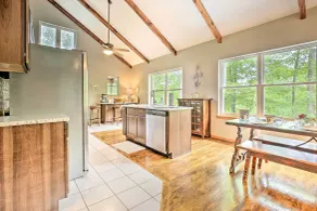 Hike & Zip-Line: Red River Gorge Cabin w/ Hot Tub! - Innvendig