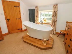 Moorhen House - Bathroom
