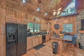 Lovely Lake Hartwell Retreat: Dock, Deck & Grill! - Eget kök