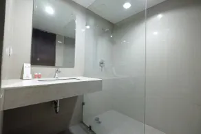 Modern & Brand New 1BR The H Residence By Travelio - Bathroom