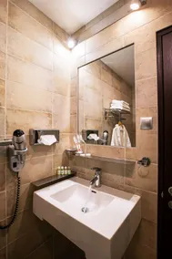 Cosmopolit Hotel - Bathroom