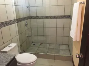 Sunshine Sanctuary Boutique Jungle Lodge - Baño