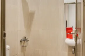 RedDoorz Syariah near Taman Pelangi Jogja 2 - Bathroom