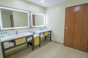 Holiday Inn Express & Suites Raymondville by IHG - Room