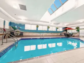 Coast Abbotsford Hotel & Suites - Piscine