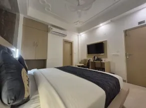 HOTEL VISHAL RESIDENCY NEAR DELHI AIRPORT with FREE AIRPORT DROP - Room