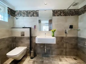 Click Hotel Biz - Bangalore Airport - Bathroom