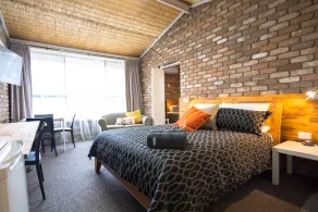 Farnham Court Motel and Restaurant - Room