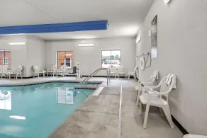 Cobblestone Hotel & Suites - Mosinee - Piscina