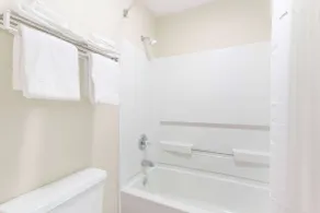 Days Inn by Wyndham Clinton - Chambre