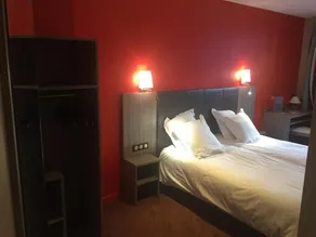 Hôtel Les Frangins - Værelse