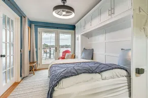 Dock, Deck & View: Lakefront Chippewa Falls Studio - Innvendig