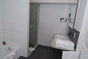 RotHweinHotel - Bathroom