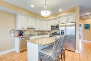 Long Beach Island Townhome w/ Rooftop Deck & Grill - Interiør