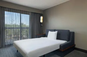 Courtyard by Marriott Austin The Domain Area - Room