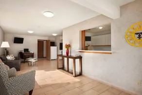 Super 8 by Wyndham Concordia - Lobby