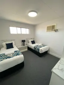Hilltop Motel - Room