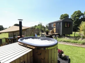 Gemütliches Landhaus mit Garten und Whirlpool - Außen-Whirlpool