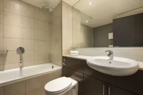 Adina Apartment Hotel Copenhagen - Bathroom
