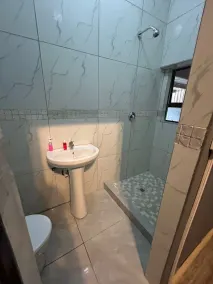 57onWYNNE - Bathroom