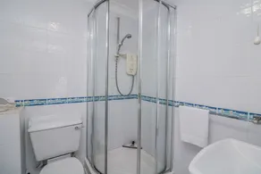 19 Bolt Head - Baño