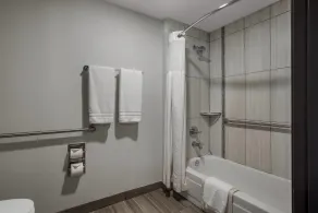 Hotel 28 Boise Airport, an Ascend Collection Hotel - Bathroom