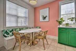 Easy Walk to Seagrove Beach: 'Beverly Bungalow' - Innvendig