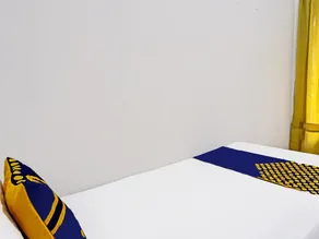 OYO Life 91896 Kost Bu Dewi Syariah - Habitación