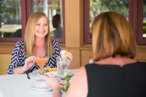 Carriage House Hotel - Restaurant