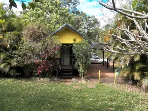 Lake Eacham Tourist Park & Self Contained Cabins - Rom