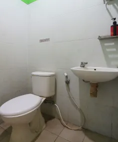 Hotel O Jalan Slamet Riyadi Near Bandara Adi Soemarmo Formerly Amanah Sejahtera - Bathroom